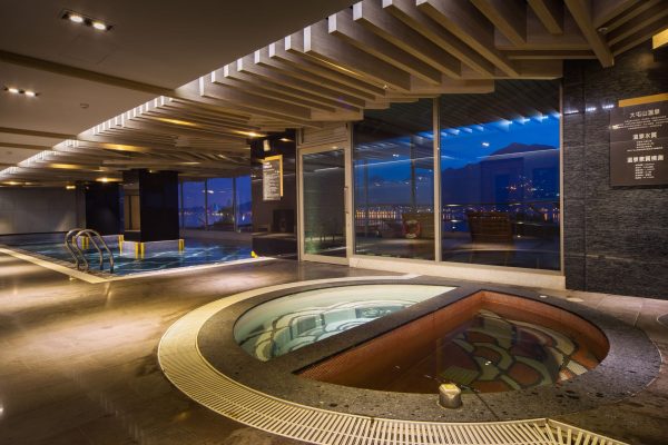 室內溫泉池